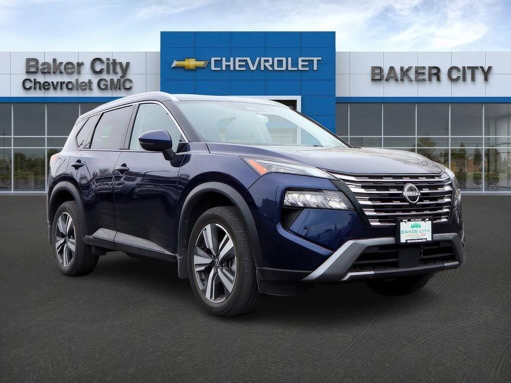 2025 Nissan Rogue SL — photo 1 of 13