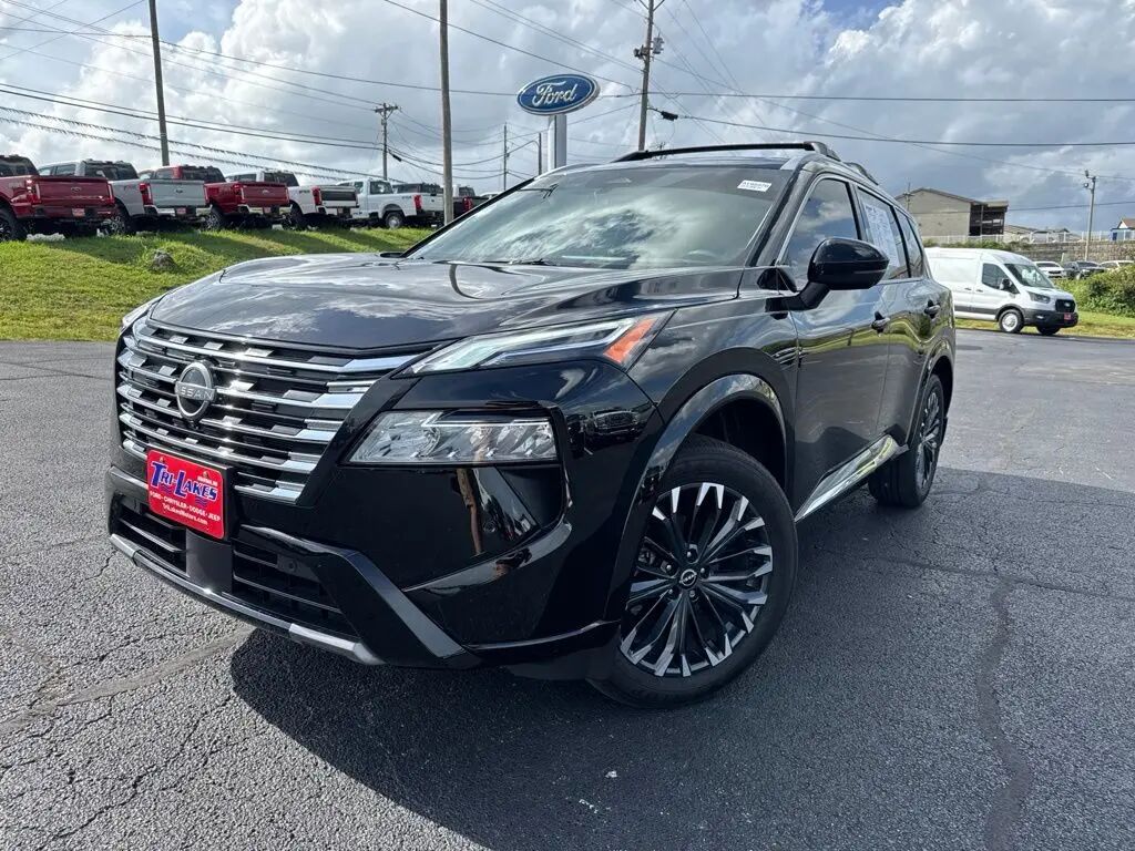 2025 Nissan Rogue Platinum — photo 1 of 13