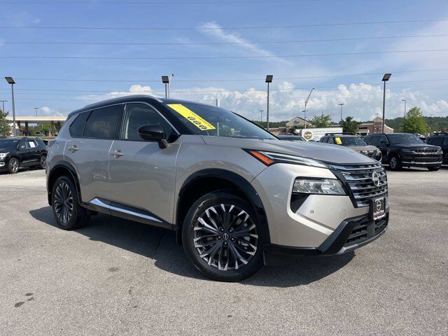 2025 Nissan Rogue Platinum — photo 1 of 13