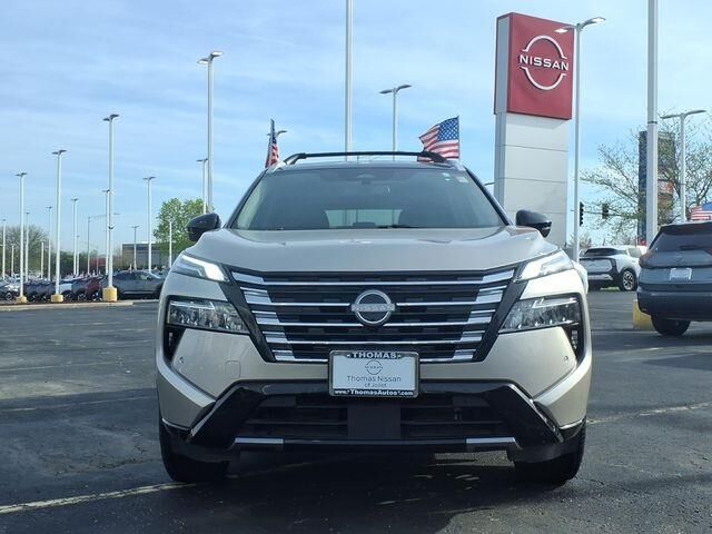 2025 Nissan Rogue Platinum — photo 1 of 12