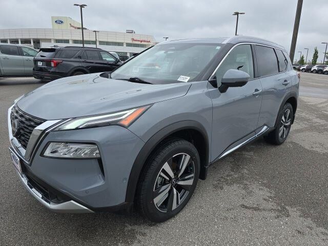 2023 Nissan Rogue Platinum — photo 1 of 13