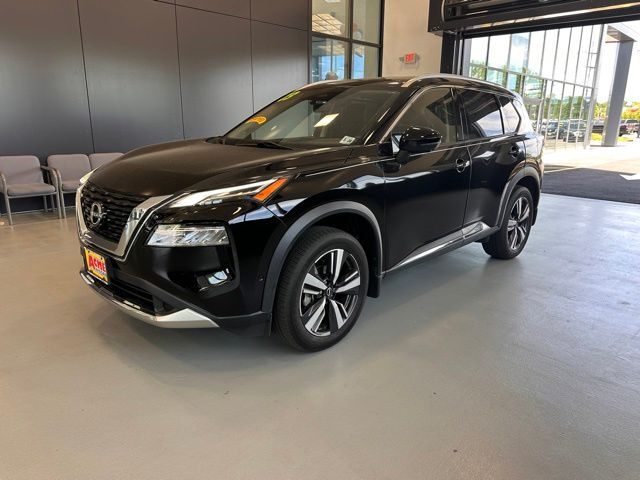 2023 Nissan Rogue Platinum — photo 1 of 13