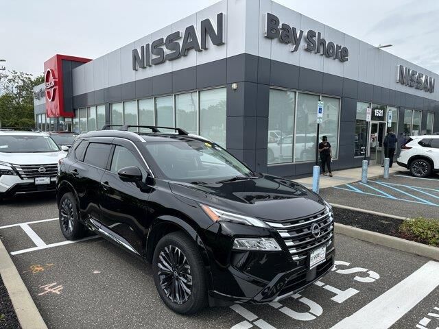 2026 Nissan Rogue Platinum — photo 1 of 13