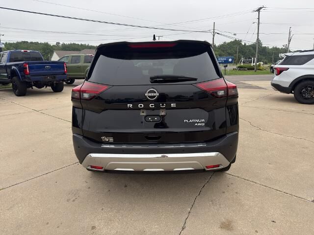 2023 Nissan Rogue Platinum — photo 1 of 5