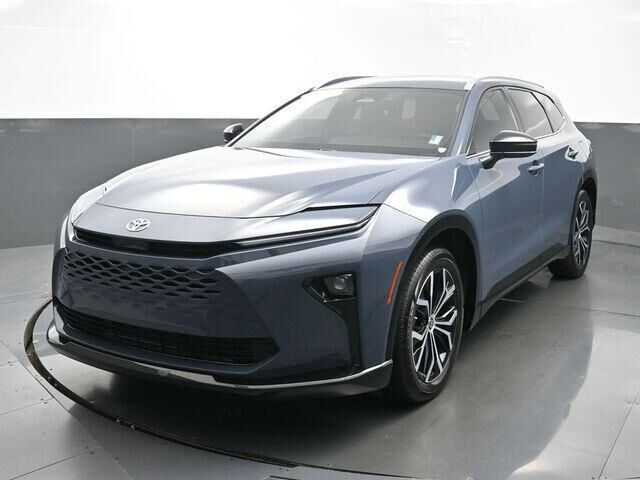 2025 Toyota Crown Signia XLE — photo 1 of 13