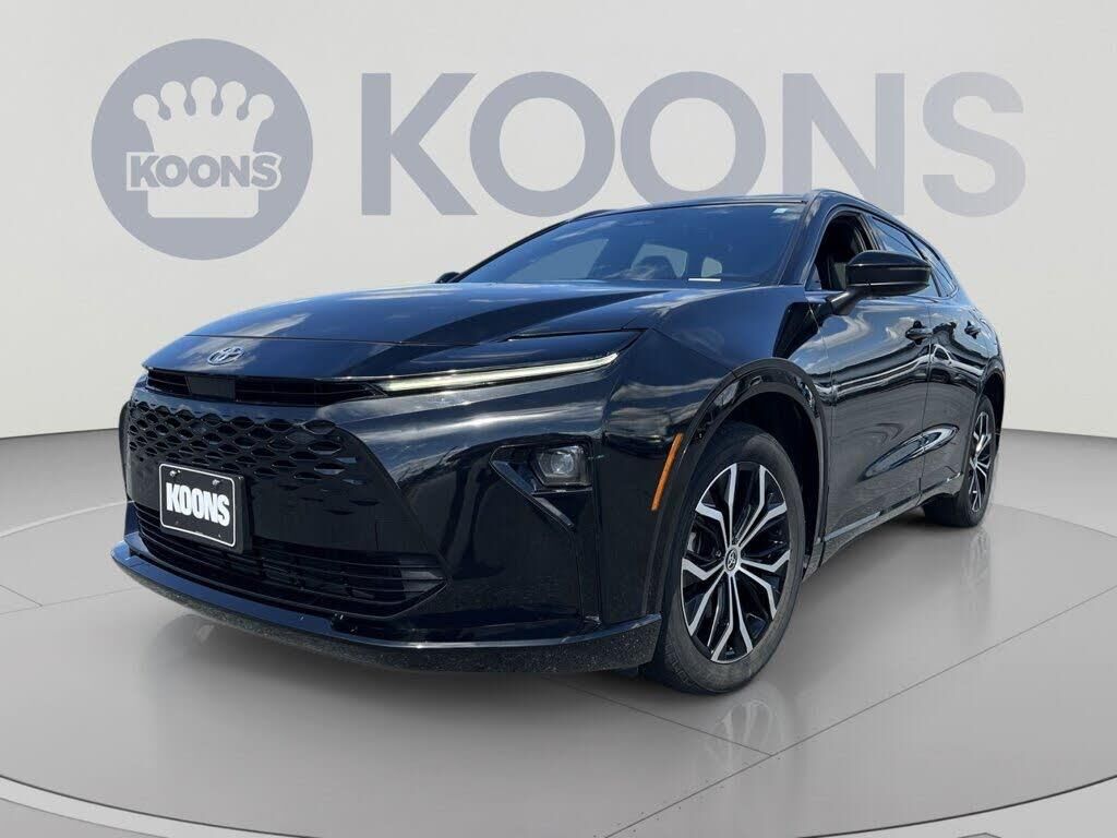 2025 Toyota Crown Signia XLE — photo 1 of 1