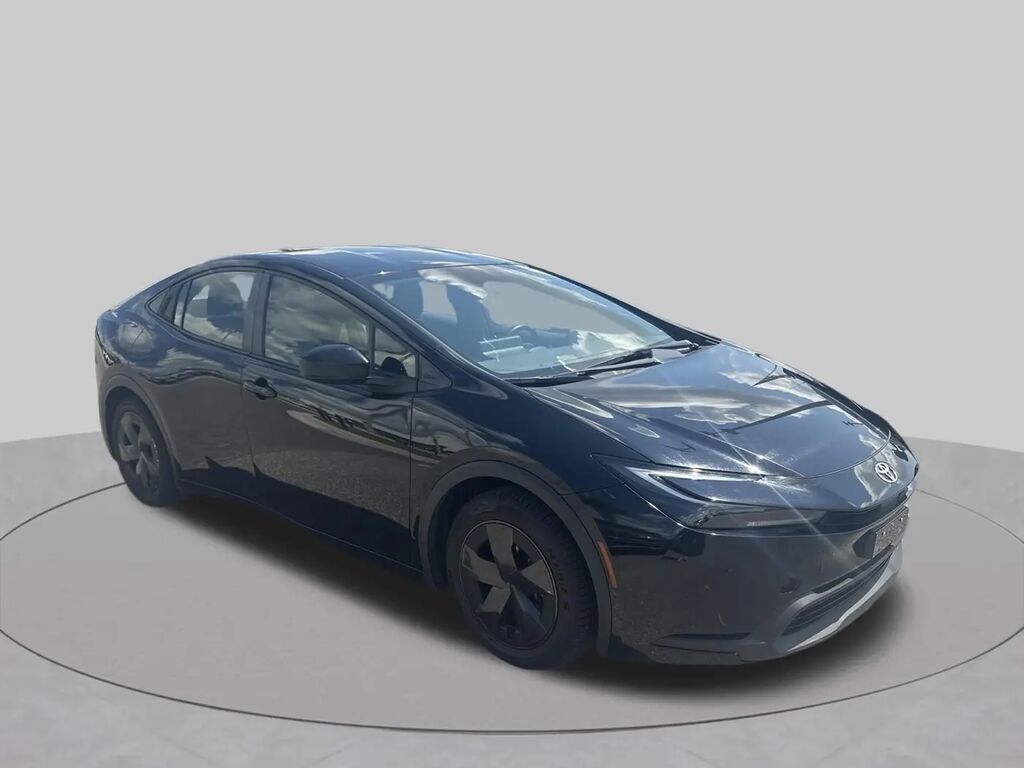 2024 Toyota Prius LE — photo 1 of 21