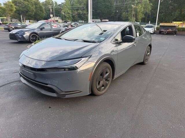2025 Toyota Prius LE
