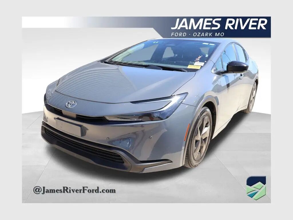 2025 Toyota Prius LE — photo 1 of 52
