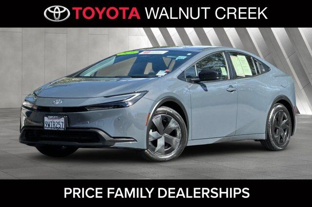 2026 Toyota Prius LE — photo 1 of 13