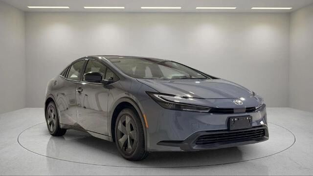 2025 Toyota Prius LE — photo 1 of 25
