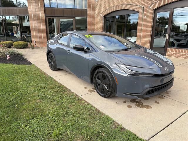 2025 Toyota Prius LE — photo 1 of 13