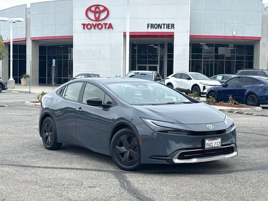 2023 Toyota Prius Prime SE — photo 1 of 26