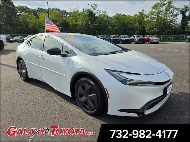2024 Toyota Prius Prime SE — photo 1 of 13