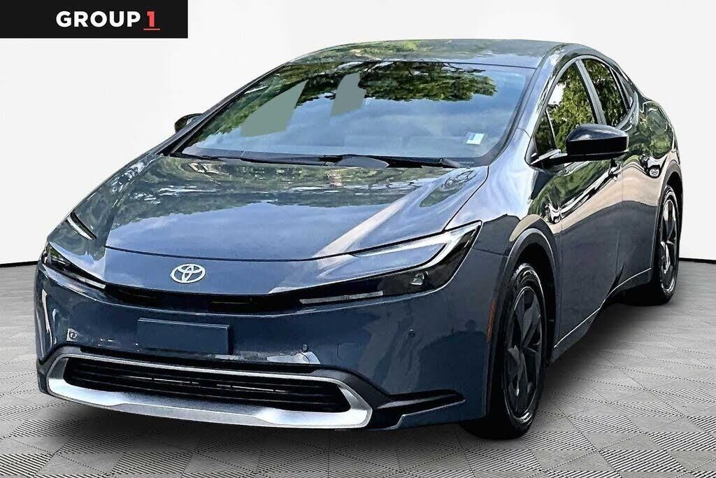 2026 Toyota Prius Plug-in Hybrid SE — photo 1 of 13
