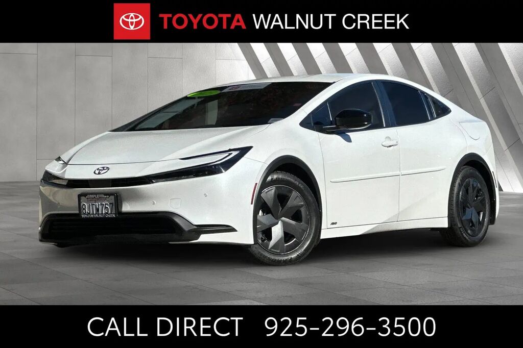 2023 Toyota Prius LE — photo 1 of 13