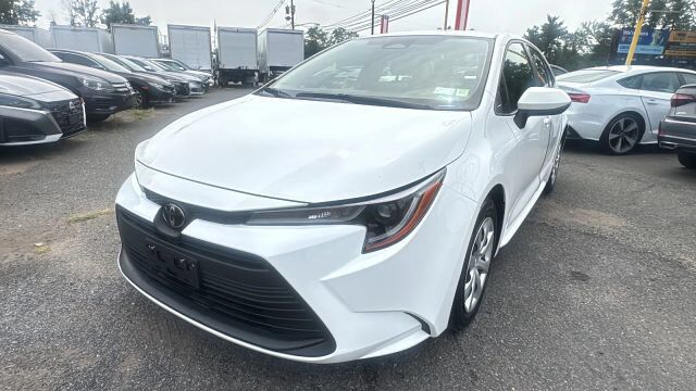 2023 Toyota Corolla LE — photo 1 of 1