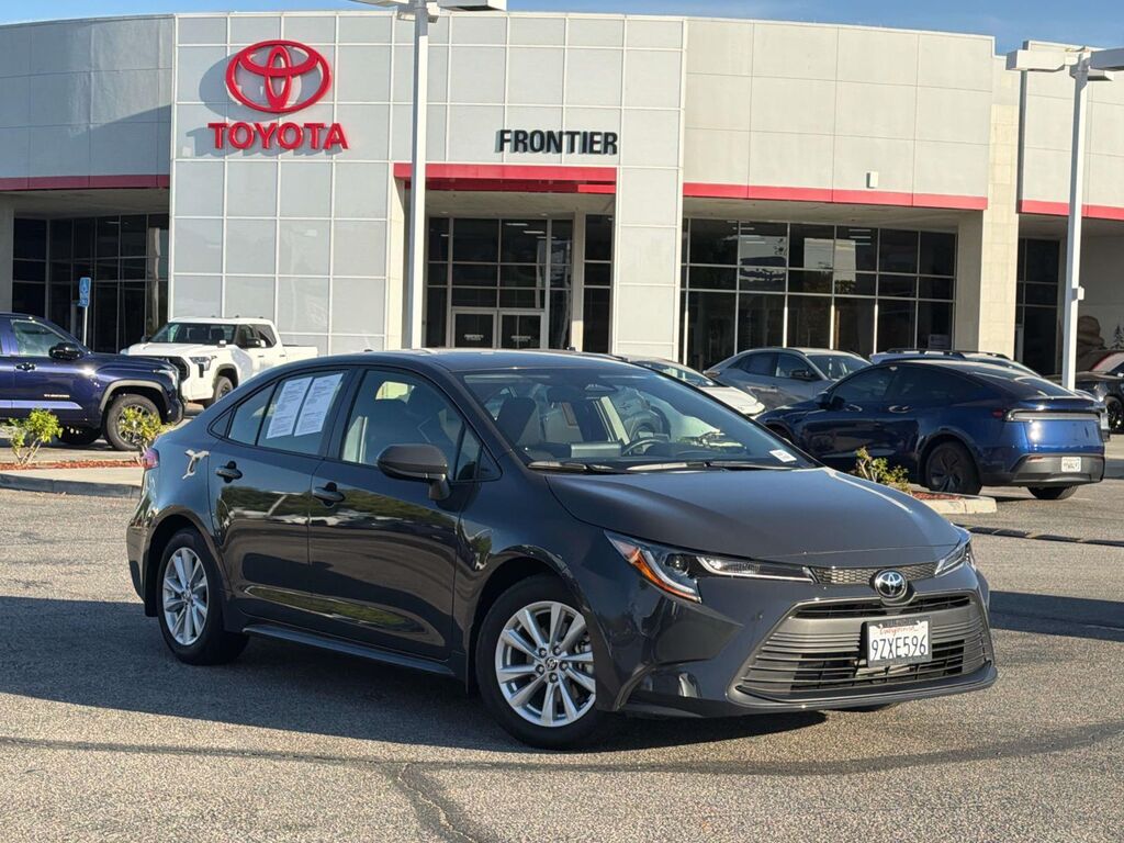 2026 Toyota Corolla LE — photo 1 of 18