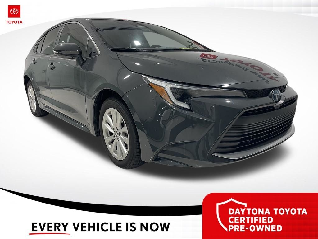 2025 Toyota Corolla XLE — photo 1 of 10