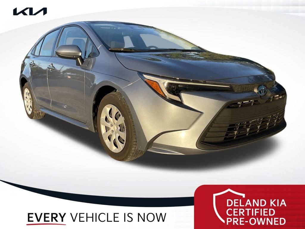2025 Toyota Corolla LE — photo 1 of 10