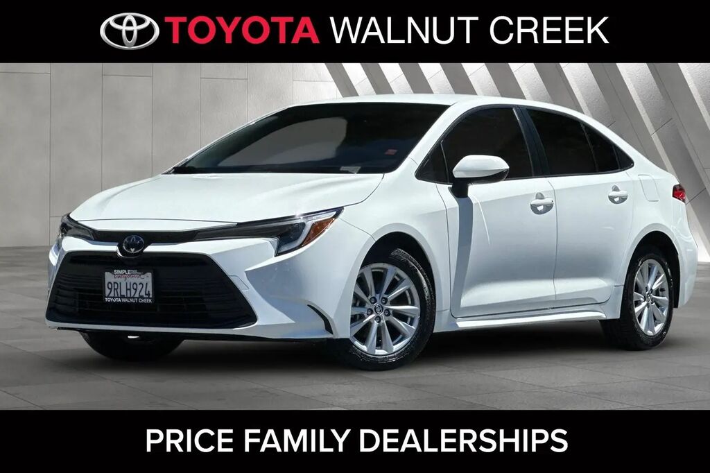 2025 Toyota Corolla Hybrid LE — photo 1 of 9