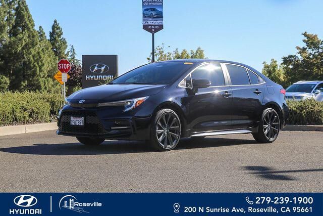 2025 Toyota Corolla Hybrid SE — photo 1 of 24