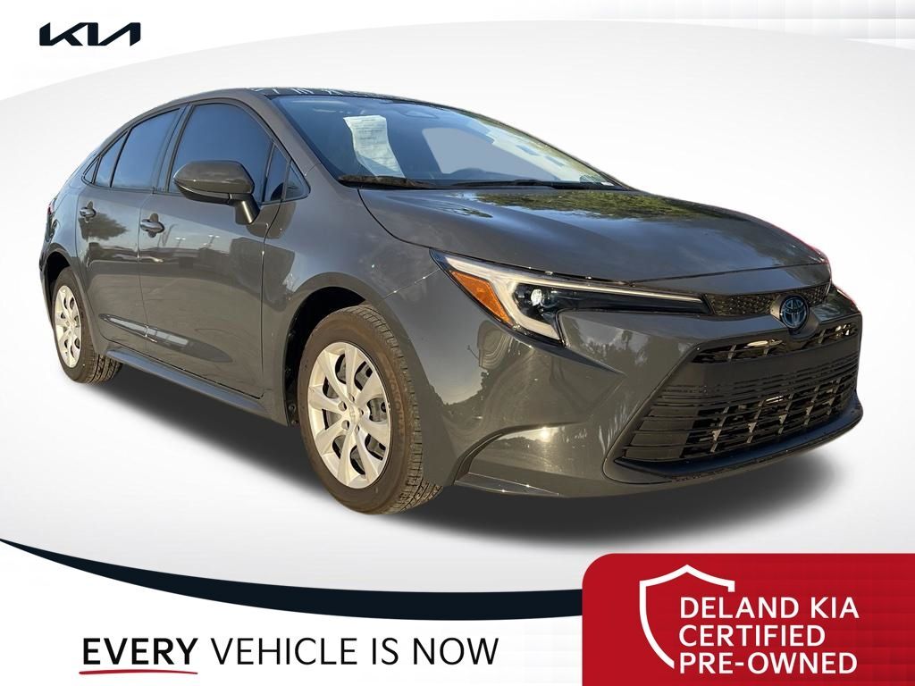 2025 Toyota Corolla LE — photo 1 of 13