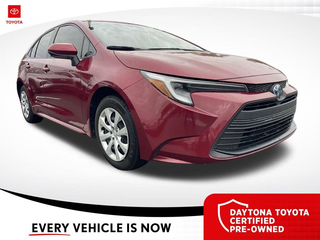 2025 Toyota Corolla LE — photo 1 of 10