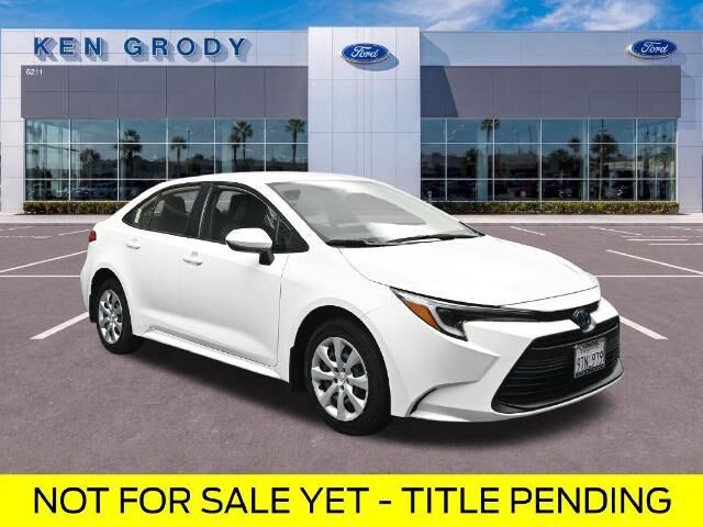 2025 Toyota Corolla Hybrid LE — photo 1 of 13