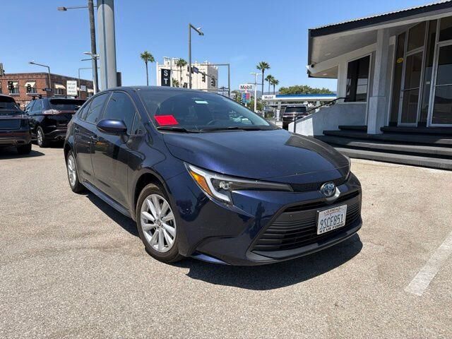 2025 Toyota Corolla Hybrid LE — photo 1 of 26
