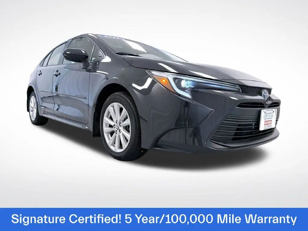 2025 Toyota Corolla Hybrid LE — photo 1 of 13
