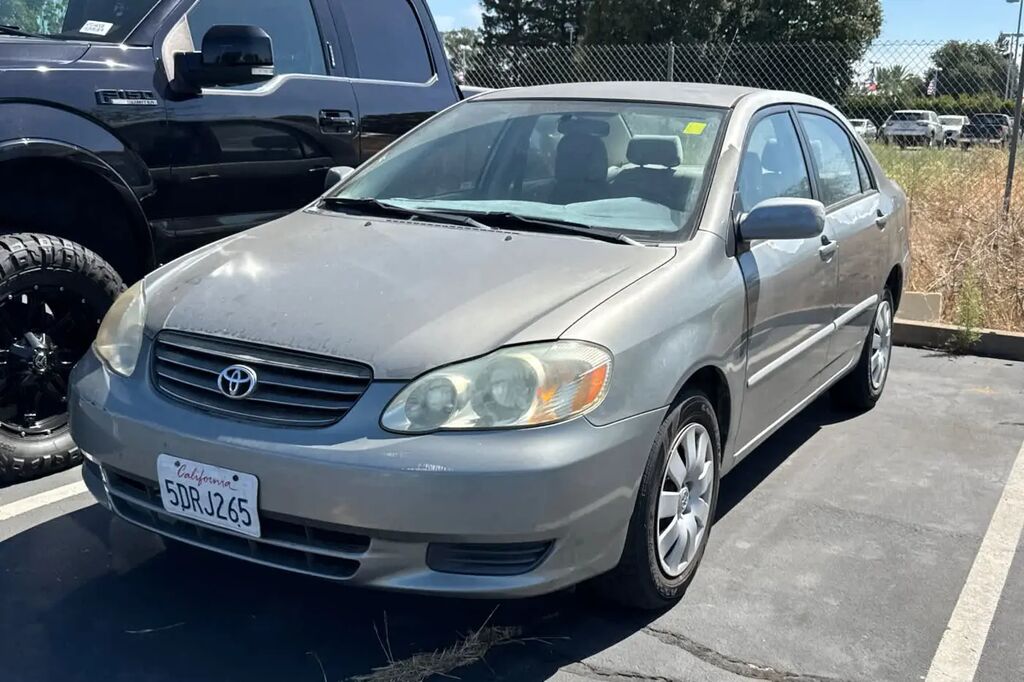 2004 Toyota Corolla LE — photo 1 of 2