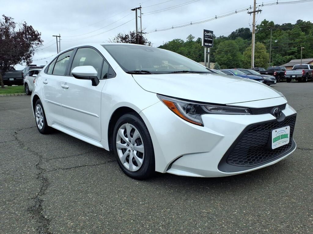 2022 Toyota Corolla LE — photo 1 of 1