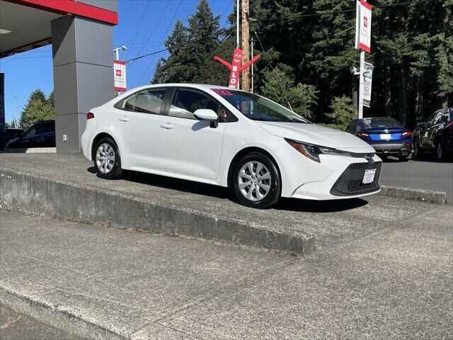 2022 Toyota Corolla LE — photo 1 of 4