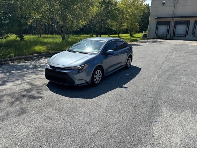 2022 Toyota Corolla LE — photo 1 of 13