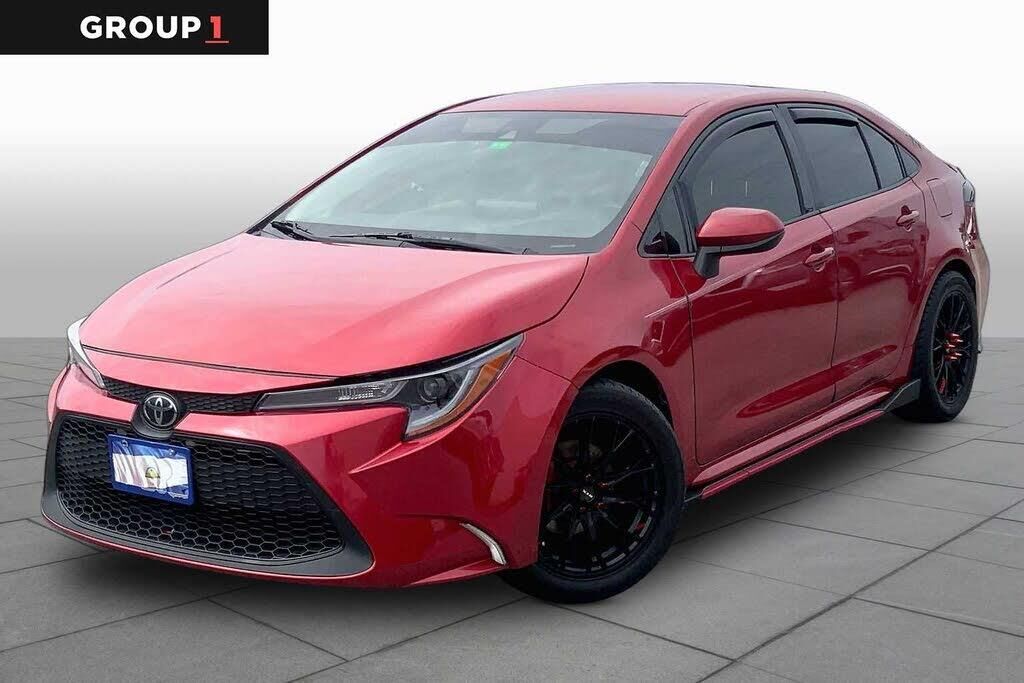 2020 Toyota Corolla LE — photo 1 of 17