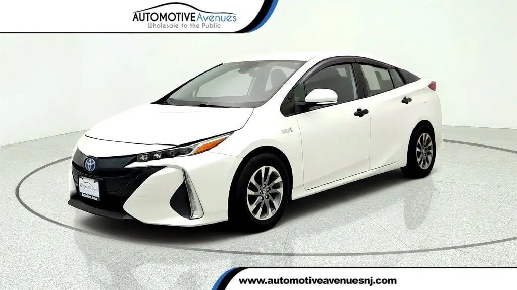 2021 Toyota Prius Prime LE — photo 1 of 13