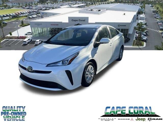 2021 Toyota Prius L Eco — photo 1 of 17