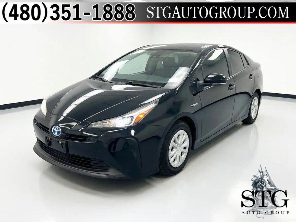 2022 Toyota Prius LE — photo 1 of 13