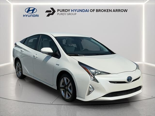 2017 Toyota Prius Four Touring — photo 1 of 13