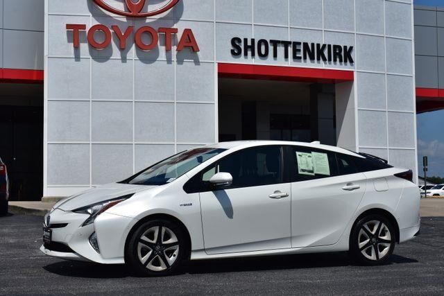 2018 Toyota Prius Four Touring — photo 1 of 13