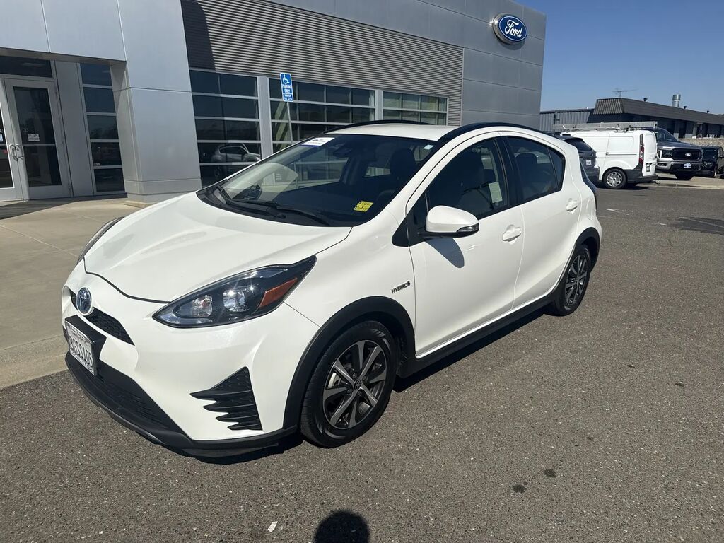 2019 Toyota Prius c L — photo 1 of 13