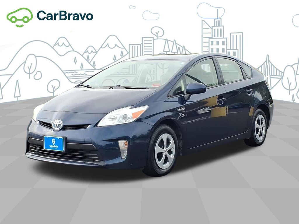 2013 Toyota Prius Three — photo 1 of 6