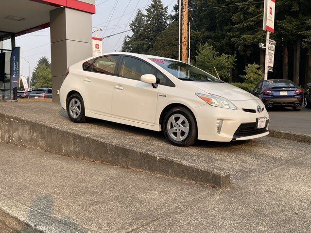 2012 Toyota Prius Three — photo 1 of 13