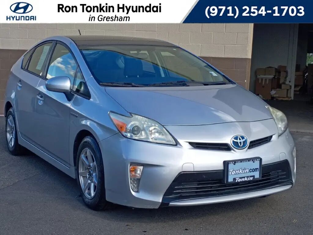 2013 Toyota Prius Three — photo 1 of 13
