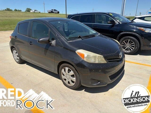 2012 Toyota Yaris 5-Door L — photo 1 of 13