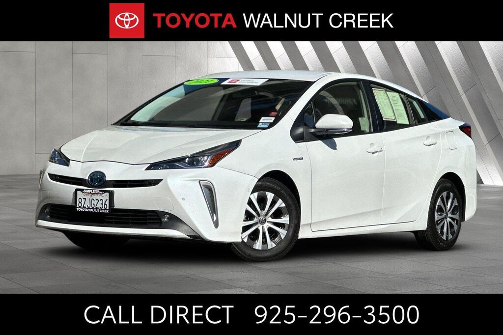 2022 Toyota Prius XLE AWD-e — photo 1 of 9