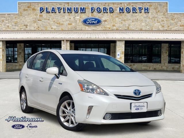 2014 Toyota Prius v Five