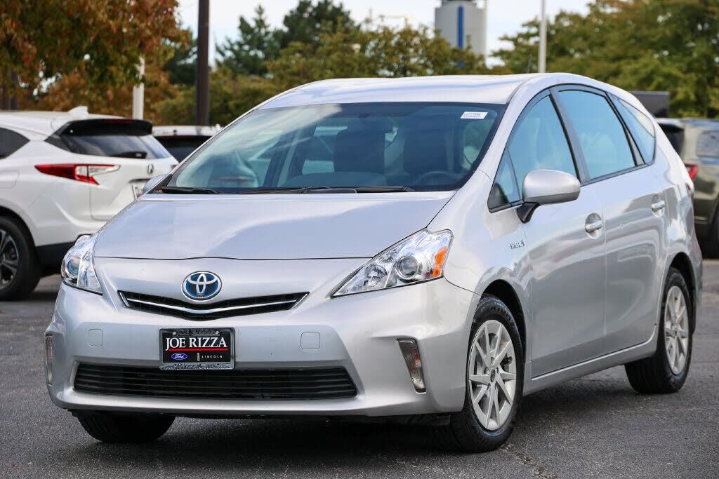 2014 Toyota Prius v Two — photo 1 of 1