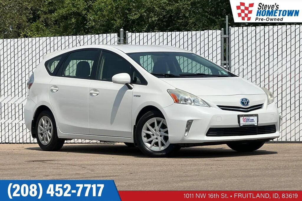 2013 Toyota Prius v Two — photo 1 of 13